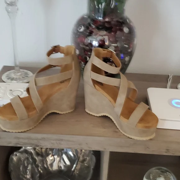 Charlotte Russe Faux suede Sandals NWOB 9/9.5 - Picture 3 of 7